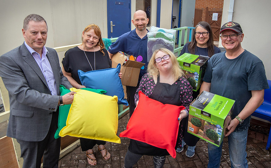 Craig Moule joined Paul Hinett and the volunteers to make a surprise gift of garden decorations and accessories.